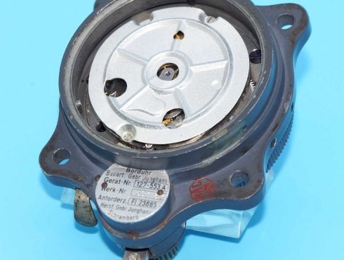 Junghans-J30-BZ-Borduhr-BoUk-1-Fl.23885-V3-001.jpg