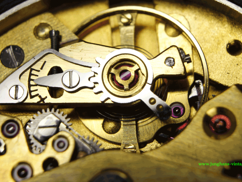 Junghans-J83-1-Detail-Feinr.png